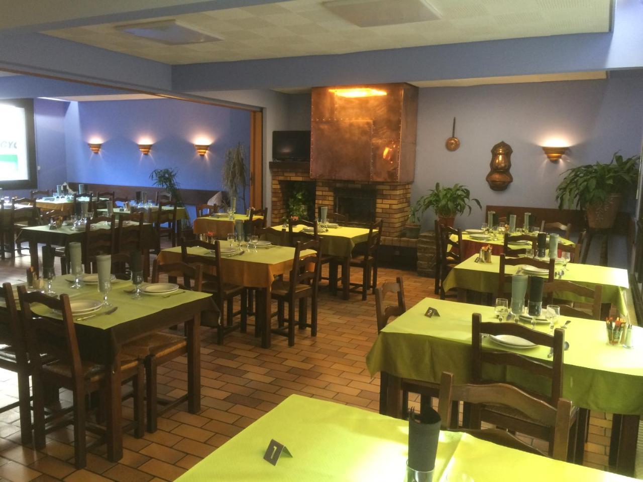 Hotel Restaurant L'Agapanthe Pont-de-Salars Exteriör bild