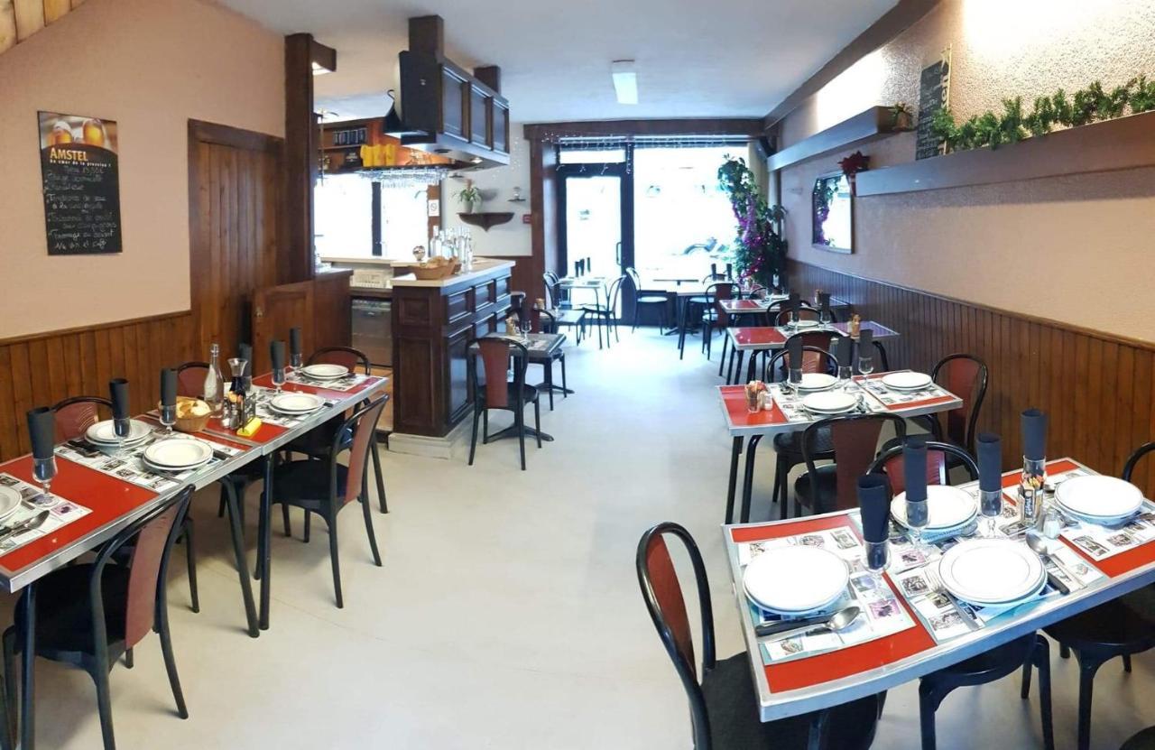 Hotel Restaurant L'Agapanthe Pont-de-Salars Exteriör bild